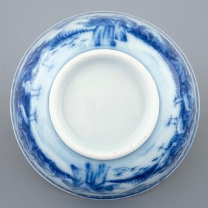A Chinese blue and white cup and saucer with "La Dame au Parasol" after Pronk, ca. 1740 — photo 5