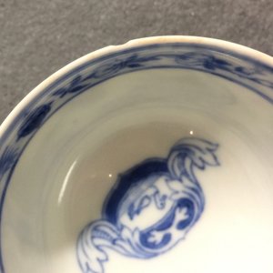 A Chinese blue and white cup and saucer with "La Dame au Parasol" after Pronk, ca. 1740 — photo 7