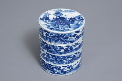 A Chinese blue and white cylindrical three-tier box, 19th C.
