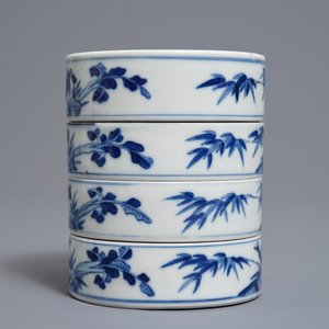 A Chinese blue and white cylindrical three-tier box, 19th C. — 照片 2