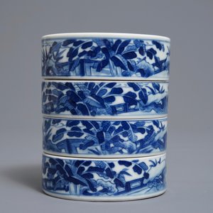 A Chinese blue and white cylindrical three-tier box, 19th C. — 照片 4