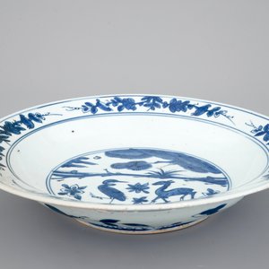 A Chinese blue and white deep bowl with a heron and a deer, Ming Dynasty — 照片 3