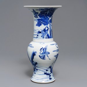 A Chinese blue and white 'deer and crane' yenyen vase, Kangxi — 照片 2