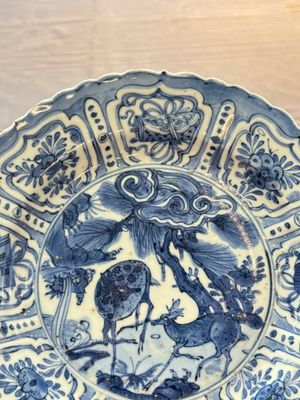 A Chinese blue and white 'deer and pine tree' plate, Wanli — foto 6