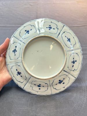 A Chinese blue and white 'deer and pine tree' plate, Wanli — foto 7