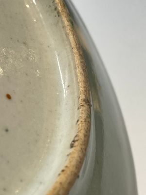 A Chinese blue and white dish, a plate and three famille rose plates, Qianlong and later — foto 6