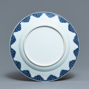 A Chinese blue and white dish after Cornelis Pronk: 'Doctor's visit', Qianlong — 照片 2