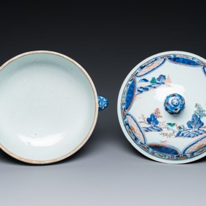 A Chinese blue and white dish and a verte-Imari tureen and cover, Kangxi — photo 8