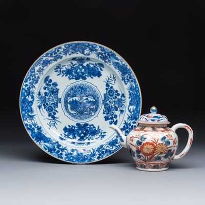 A Chinese blue and white dish and an Imari-style teapot, Kangxi/Yongzheng