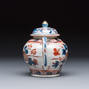 A Chinese blue and white dish and an Imari-style teapot — 照片 5