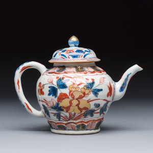 A Chinese blue and white dish and an Imari-style teapot — 照片 6