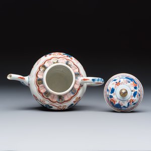 A Chinese blue and white dish and an Imari-style teapot — 照片 8