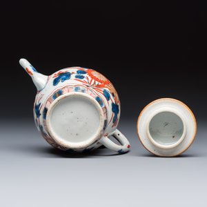 A Chinese blue and white dish and an Imari-style teapot — 照片 9