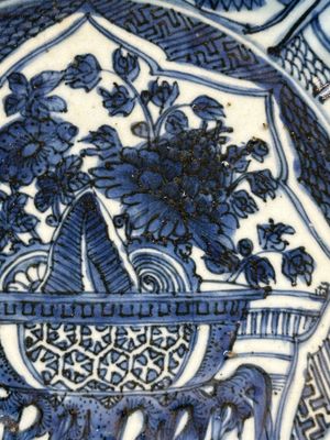 A Chinese blue and white dish and an octagonal 'Three Friends of Winter' dish, Wanli and Qianlong — photo 13