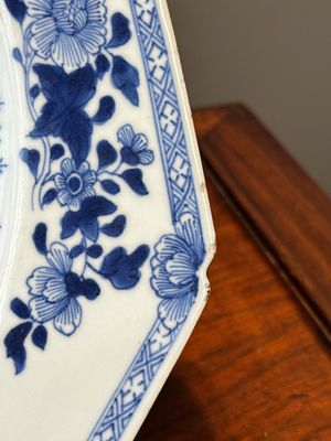 A Chinese blue and white dish and an octagonal 'Three Friends of Winter' dish, Wanli and Qianlong — photo 8