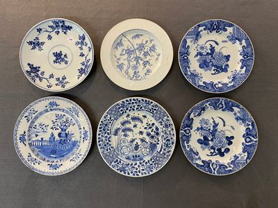 A Chinese blue and white dish and seven plates with flowers and landscapes, Kangxi/Qianlong — 照片 1