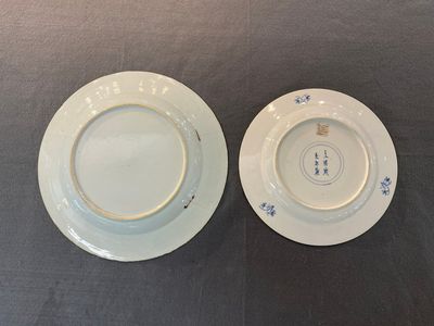 A Chinese blue and white dish and seven plates with flowers and landscapes, Kangxi/Qianlong — 照片 4