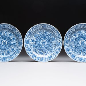 A Chinese blue and white dish and ten plates, Wanli/Kangxi — foto 8