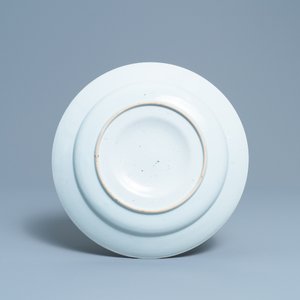 A Chinese blue and white dish and two plates after Dutch Delft examples, Kangxi/Qianlong — 照片 3