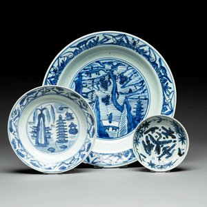A Chinese blue and white dish, plate and saucer, Fu Gui Chang Chun 富貴長春 mark, Jiajing — photo 1