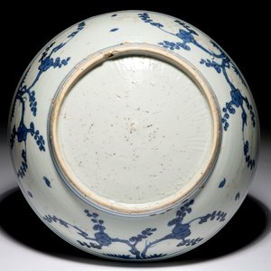 A Chinese blue and white dish with a landscape design, Jiajing — photo 2