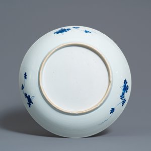 A Chinese blue and white dish with a narrative scene, Kangxi — photo 2