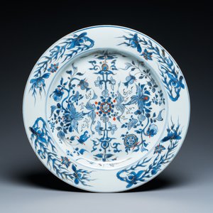 A Chinese blue and white dish with applied gilt and iron-red accents, Yongzheng — 照片 1