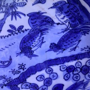 A Chinese blue and white dish with birds and squirrels, Jiajing — 照片 4