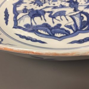 A Chinese blue and white dish with deer and a monkey, Ming, Jiajing — photo 3