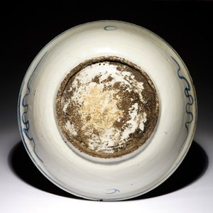 A Chinese blue and white dish with dragons, Swatow, Ming — photo 2