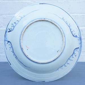 A Chinese blue and white dish with figures in a landscape, Transitional period — photo 11