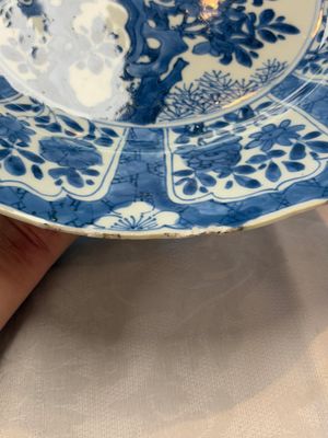 A Chinese blue and white dish with floral design, artemisia leaf mark, Kangxi — photo 4