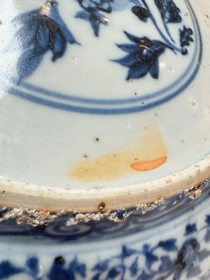 A Chinese blue and white dish with floral design, Hongzhi/Zhengde — photo 17
