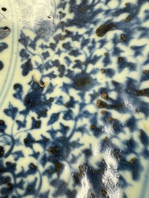 A Chinese blue and white dish with floral design, Hongzhi/Zhengde — photo 7