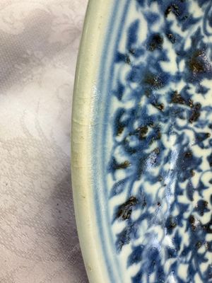 A Chinese blue and white dish with floral design, Hongzhi/Zhengde — photo 8