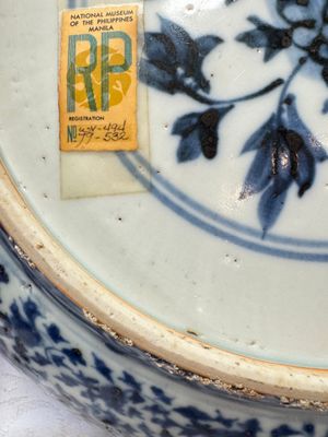 A Chinese blue and white dish with floral design, Hongzhi/Zhengde — photo 10