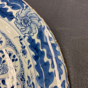 A Chinese blue and white dish with floral design, Kangxi — 照片 5
