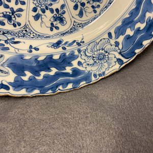 A Chinese blue and white dish with floral design, Kangxi — 照片 7