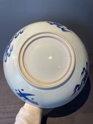 A Chinese blue and white dish with floral design, Kangxi — foto 4