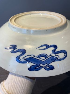 A Chinese blue and white dish with floral design, Kangxi — foto 9