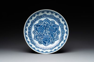 A Chinese blue and white dish with floral design, Kangxi