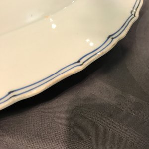 A Chinese blue and white dish with floral design, Kangxi mark and of the period — photo 8