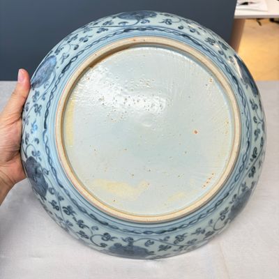 A Chinese blue and white dish with floral design — foto 13