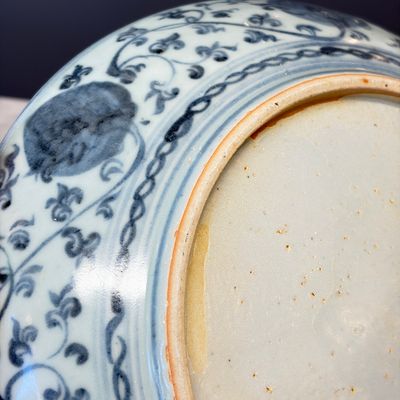 A Chinese blue and white dish with floral design — foto 14