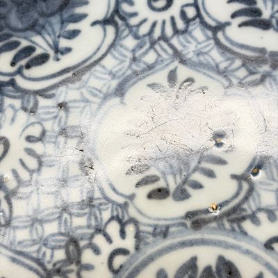 A Chinese blue and white dish with floral design — foto 4