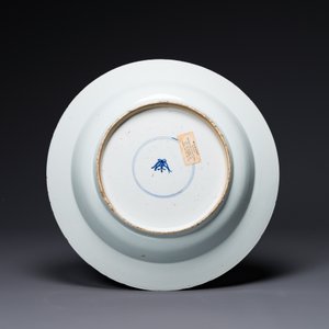 A Chinese blue and white dish with landscape and floral panels, Kangxi — 照片 2