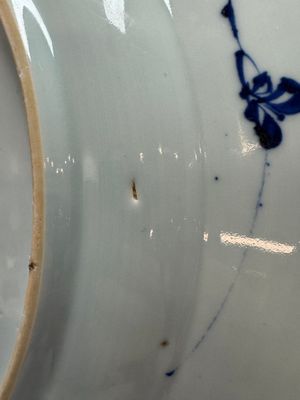 A Chinese blue and white dish with landscape design, Qianlong — photo 12