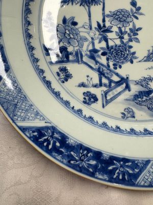 A Chinese blue and white dish with landscape design, Qianlong — photo 2
