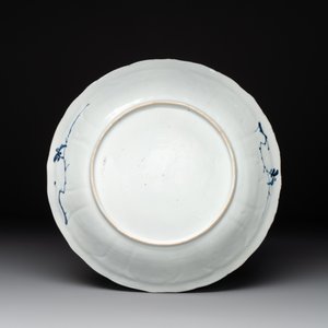 A Chinese blue and white dish with narrative design, Kangxi/Yongzheng — photo 2