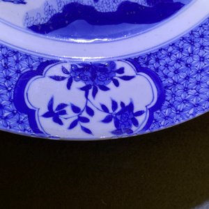 A Chinese blue and white dish with soldiers on horseback, Chenghua mark, Kangxi — photo 4